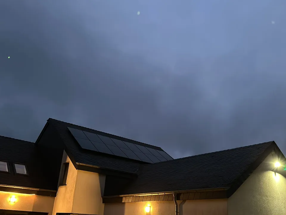 Villa à Wavre équipée de panneaux photovoltaïques sur une toiture à double pan